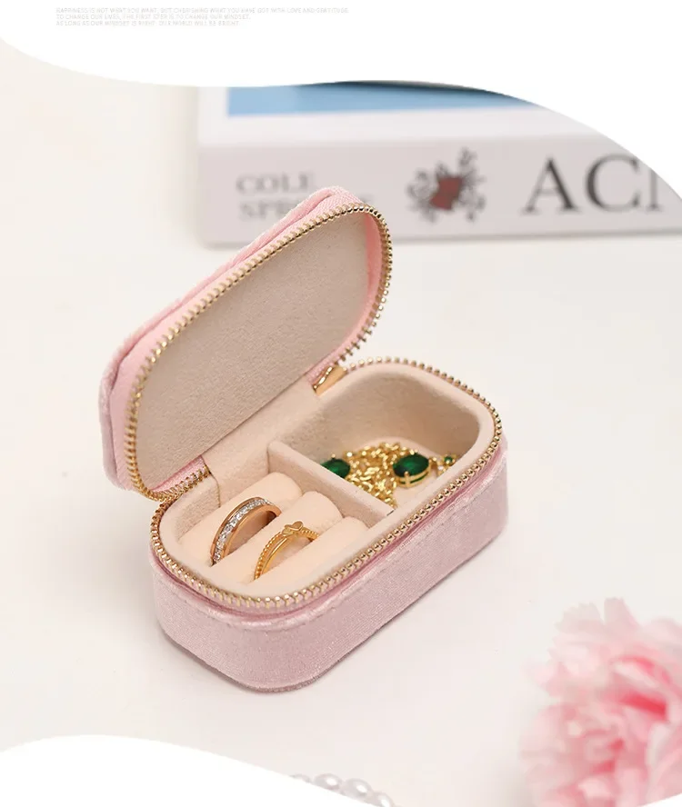 Mini Travel Jewelry Box, Ring  - مراجعة Velvet Jewelry Box وسعره