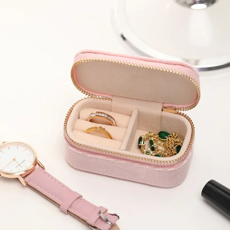 Mini Travel Jewelry Box, Ring  - مراجعة Velvet Jewelry Box وسعره